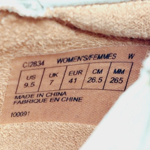 Cobb Hill by New Balance Tan Wedges with 2 pairs no-show socks 👜👠 - Picture 10 of 15